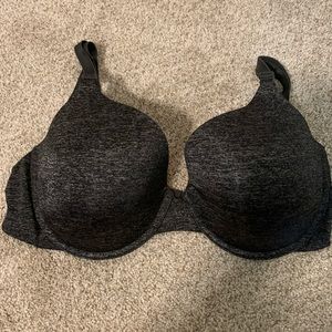 Victoria’s Secret lightly lined bra